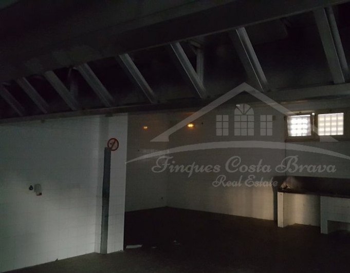 LOCAL01 - OPORTUNIDAD: Local en venta habilitado en Vall-Llobrega