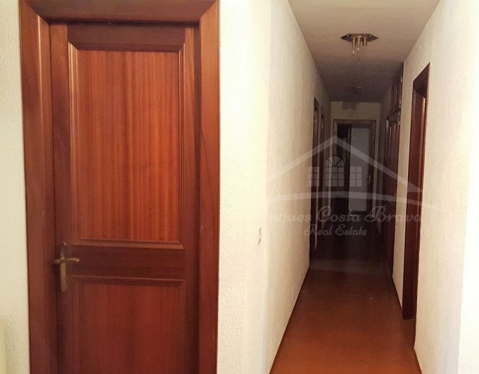 LOCAL01 - OPORTUNIDAD: Local en venta habilitado en Vall-Llobrega