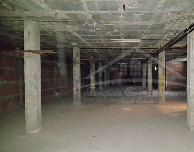 LOCAL01 - OPORTUNIDAD: Local en venta habilitado en Vall-Llobrega