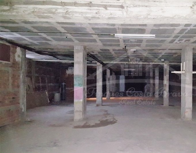 LOCAL01 - OPORTUNIDAD: Local en venta habilitado en Vall-Llobrega