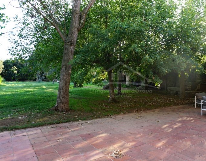 3031 - Típica masía catalana en venta,  totalmente restaurada, situada en Llagostera comarca de La Selva, Girona.
