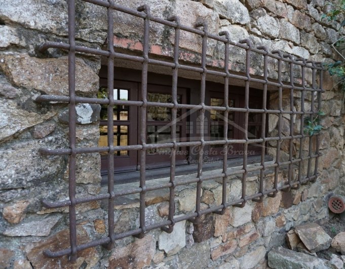3031 - Típica masía catalana en venta,  totalmente restaurada, situada en Llagostera comarca de La Selva, Girona.