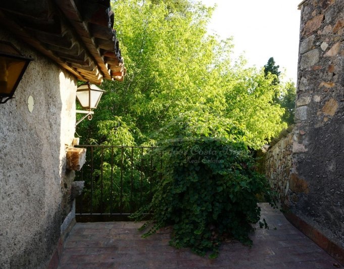 3031 - Típica masía catalana en venta,  totalmente restaurada, situada en Llagostera comarca de La Selva, Girona.