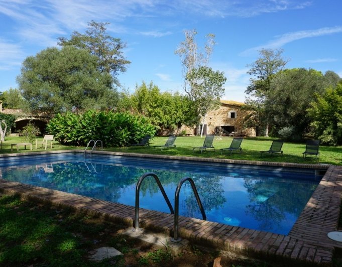 3031 - Típica masía catalana en venta,  totalmente restaurada, situada en Llagostera comarca de La Selva, Girona.