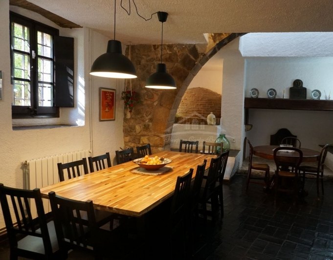 3031 - Típica masía catalana en venta,  totalmente restaurada, situada en Llagostera comarca de La Selva, Girona.