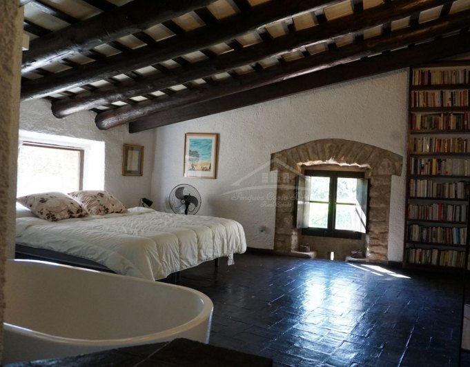 3031 - Típica masía catalana en venta,  totalmente restaurada, situada en Llagostera comarca de La Selva, Girona.