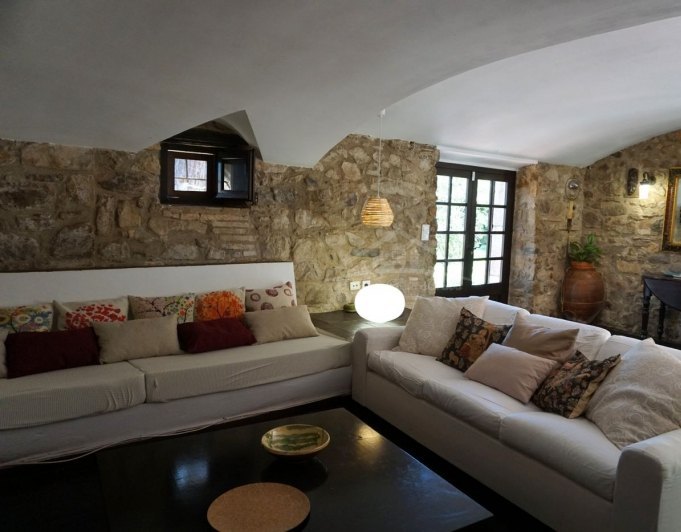 3031 - Típica masía catalana en venta,  totalmente restaurada, situada en Llagostera comarca de La Selva, Girona.