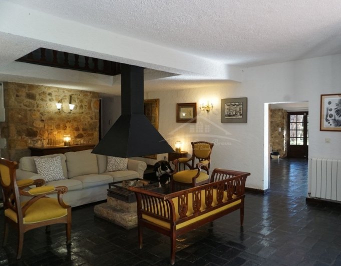 3031 - Típica masía catalana en venta,  totalmente restaurada, situada en Llagostera comarca de La Selva, Girona.