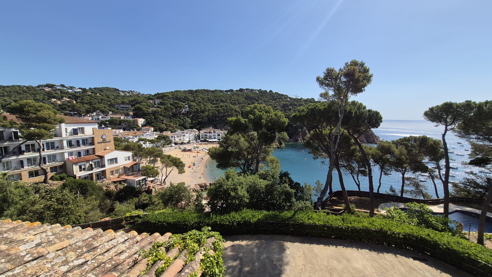 EN VENTA Joya Histórica Frente al Mar: Finca Exclusiva en la Bahía de Tamariu