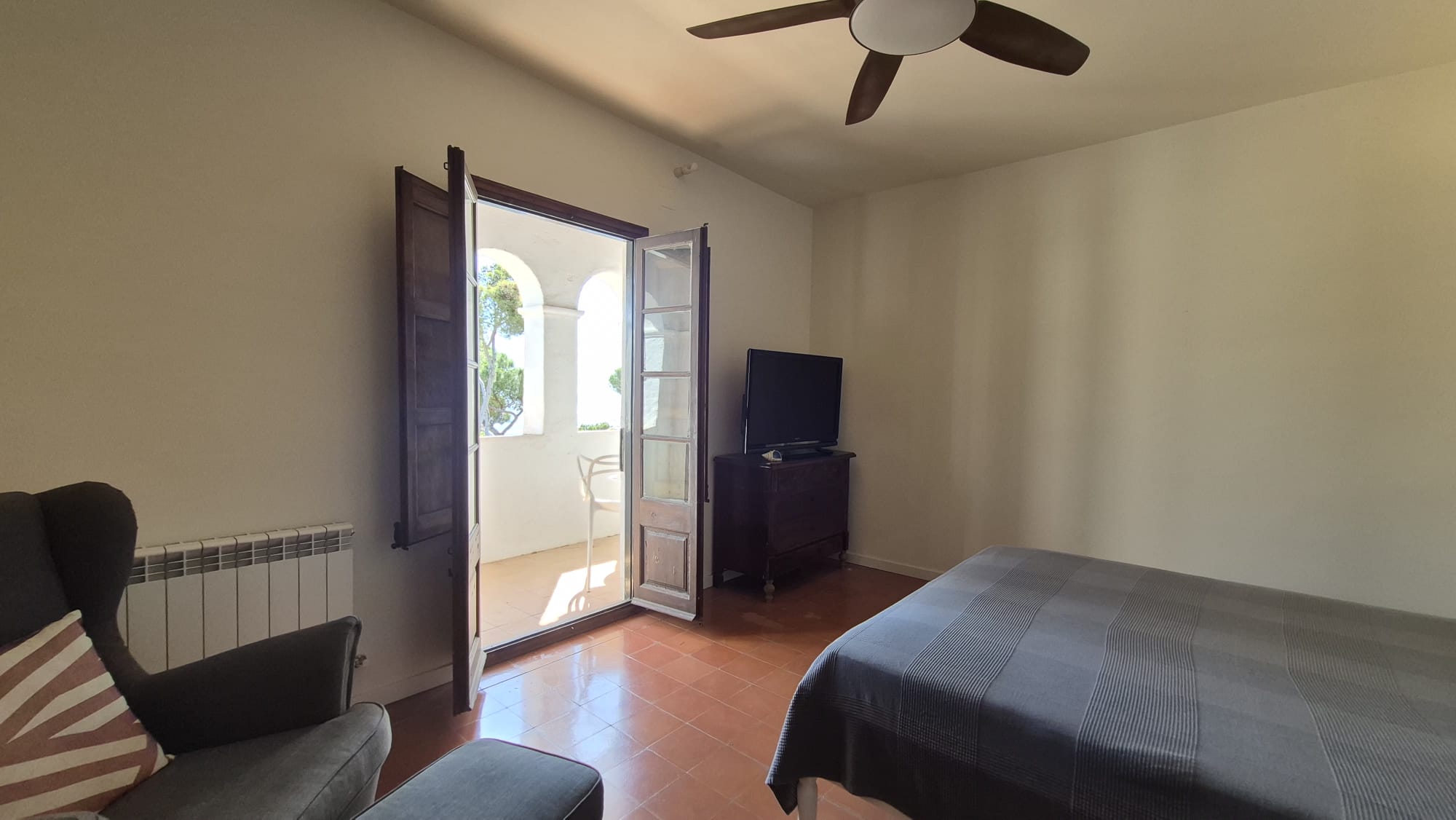 EN VENTA Joya Histórica Frente al Mar: Finca Exclusiva en la Bahía de Tamariu