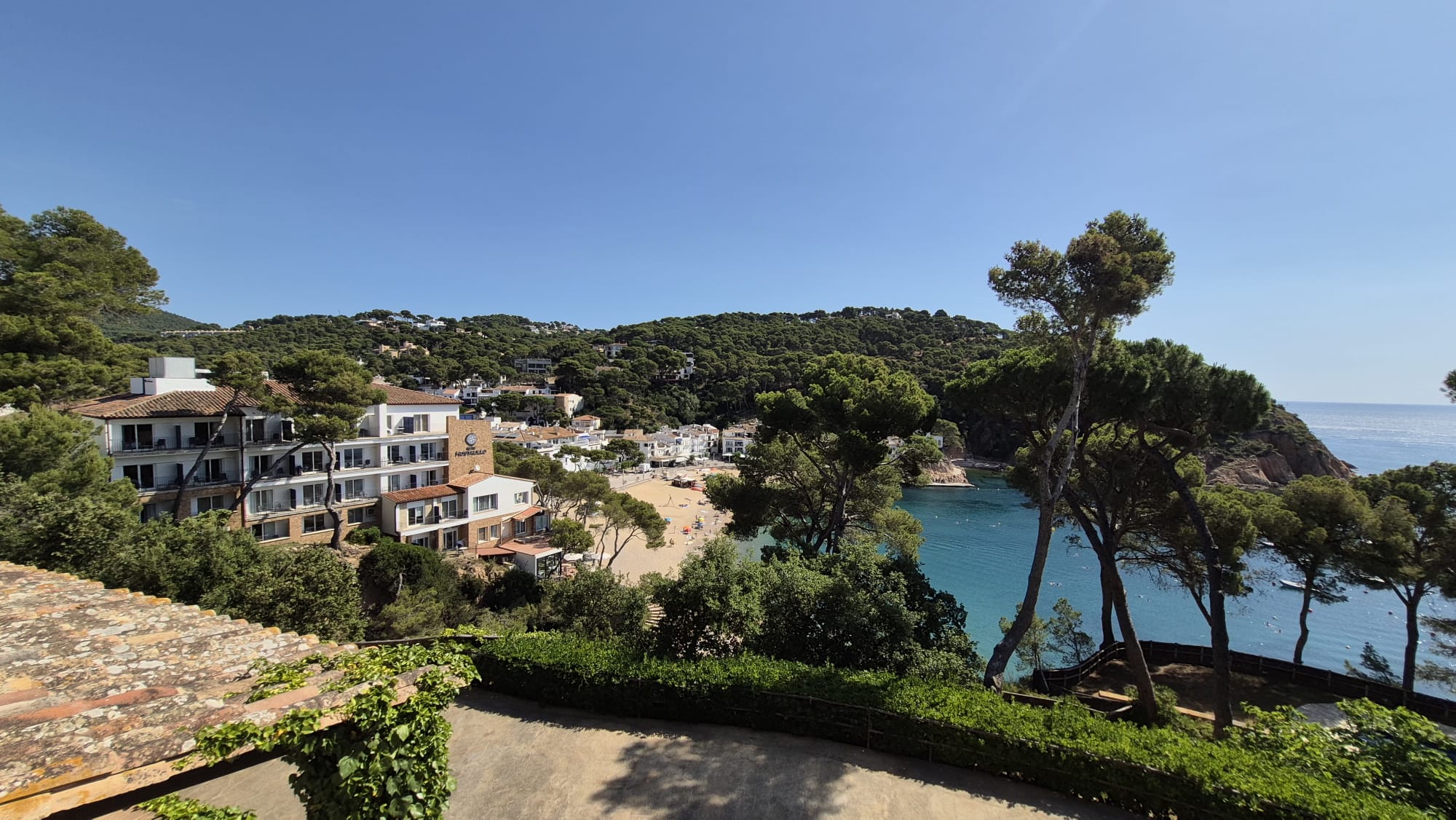 EN VENTA Joya Histórica Frente al Mar: Finca Exclusiva en la Bahía de Tamariu