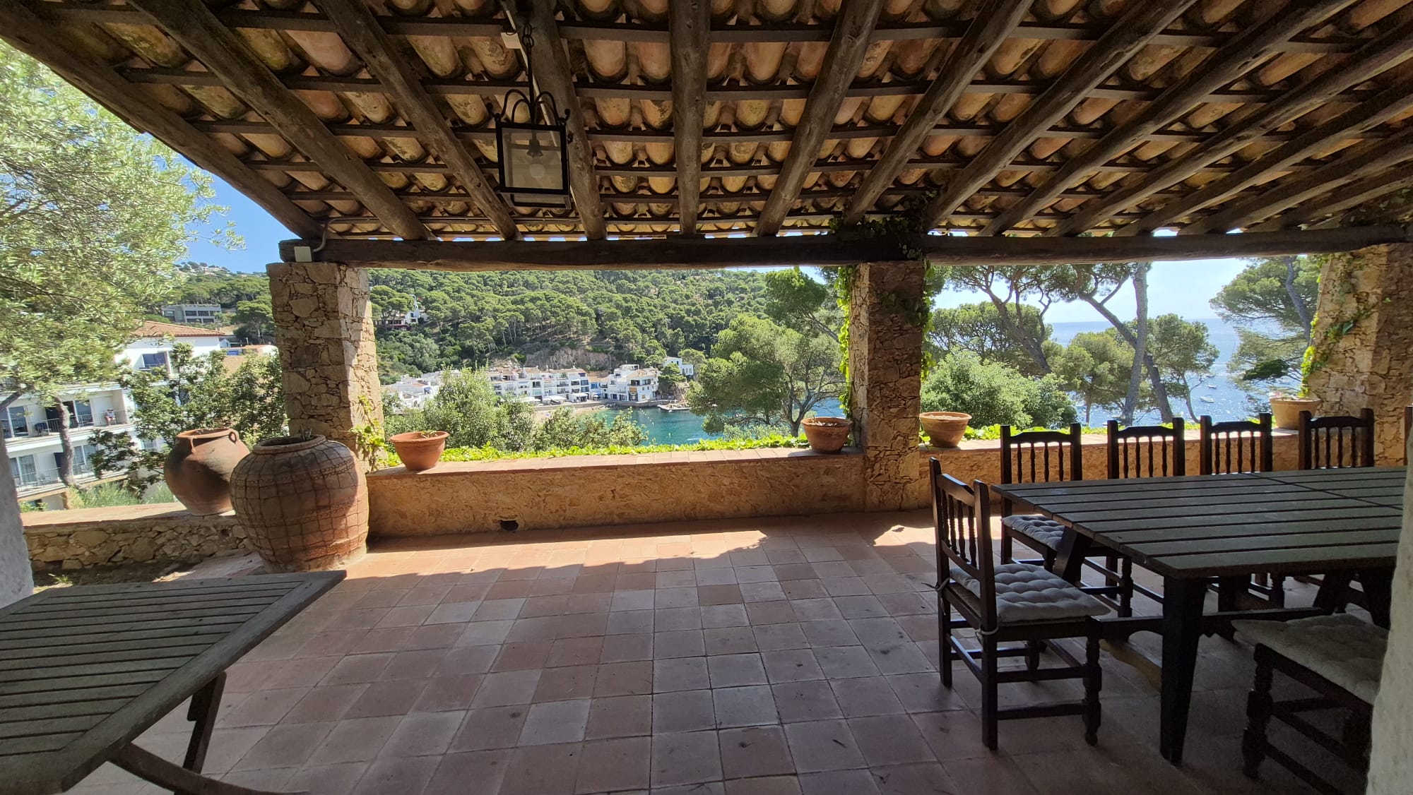 EN VENTA Joya Histórica Frente al Mar: Finca Exclusiva en la Bahía de Tamariu