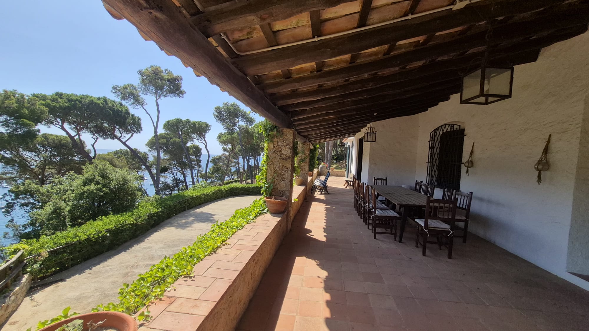 EN VENTA Joya Histórica Frente al Mar: Finca Exclusiva en la Bahía de Tamariu