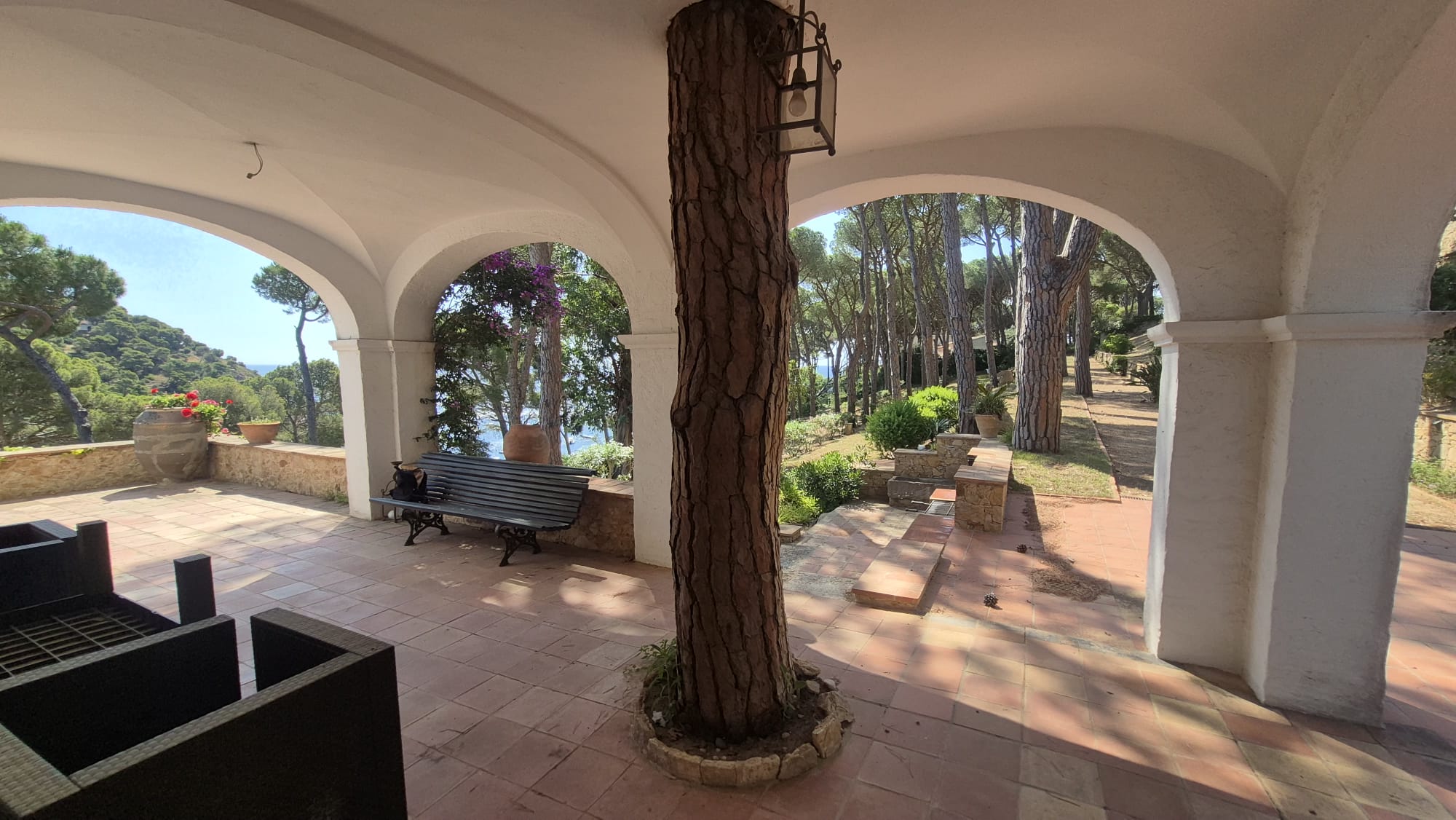 EN VENTA Joya Histórica Frente al Mar: Finca Exclusiva en la Bahía de Tamariu