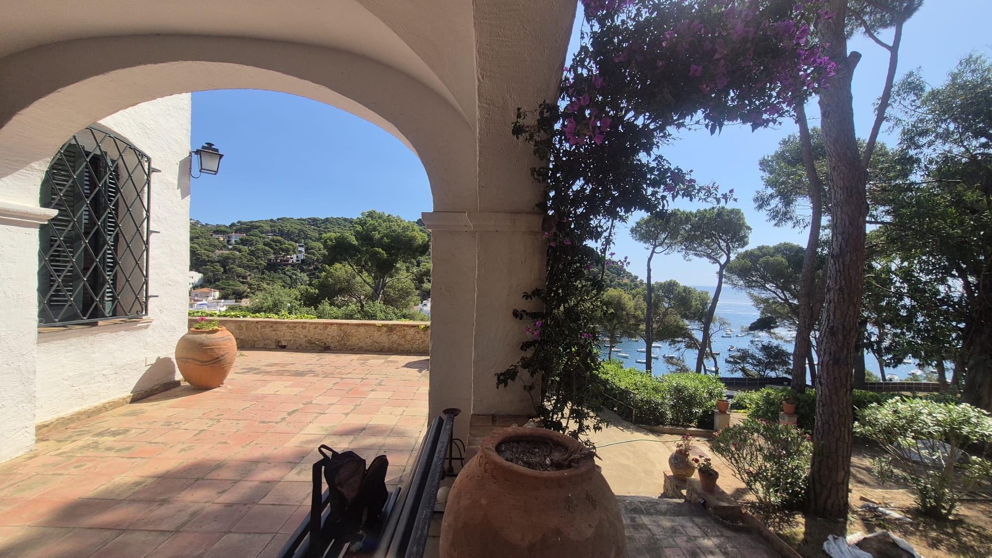 EN VENTA Joya Histórica Frente al Mar: Finca Exclusiva en la Bahía de Tamariu