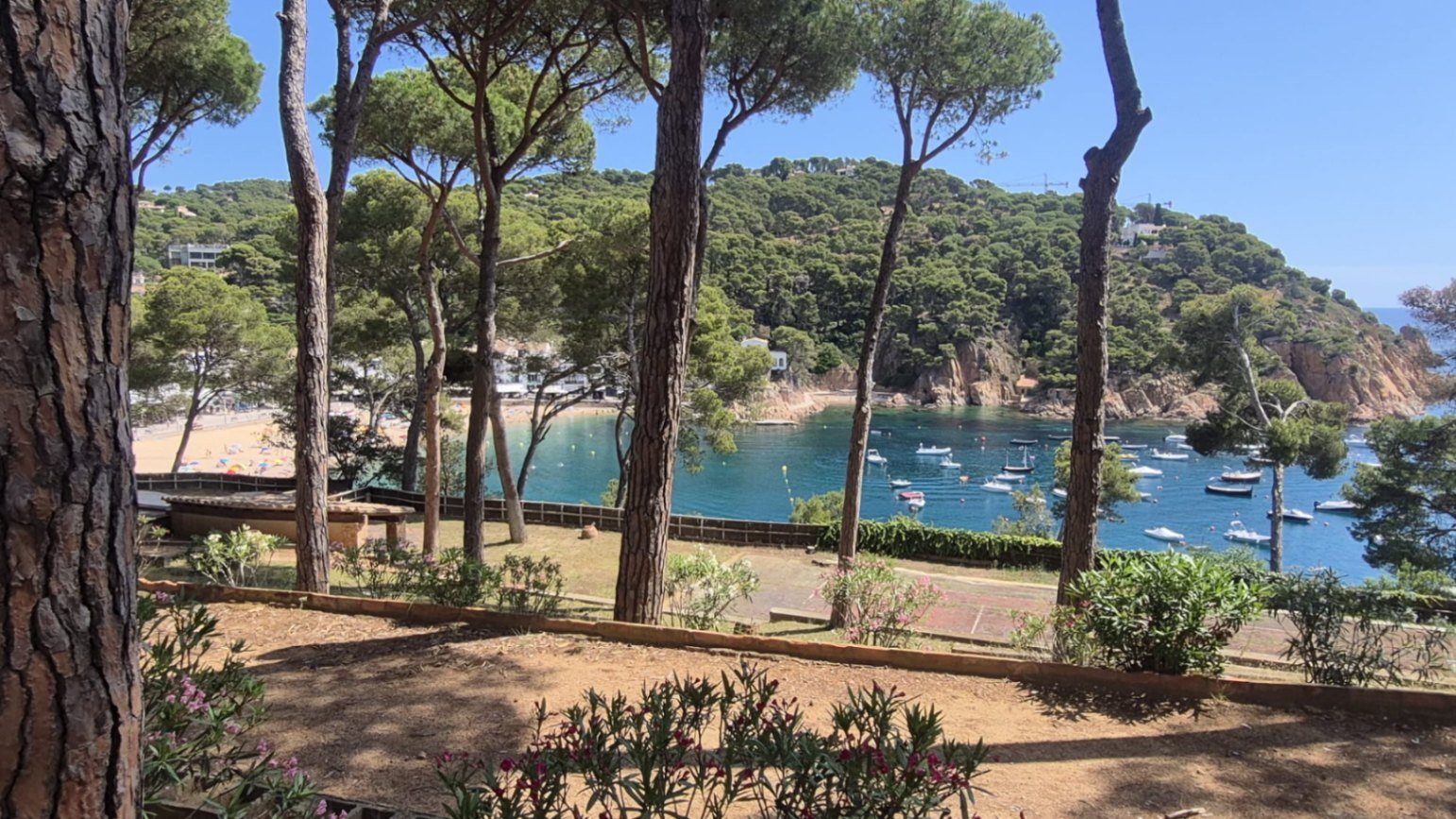 EN VENTA Joya Histórica Frente al Mar: Finca Exclusiva en la Bahía de Tamariu