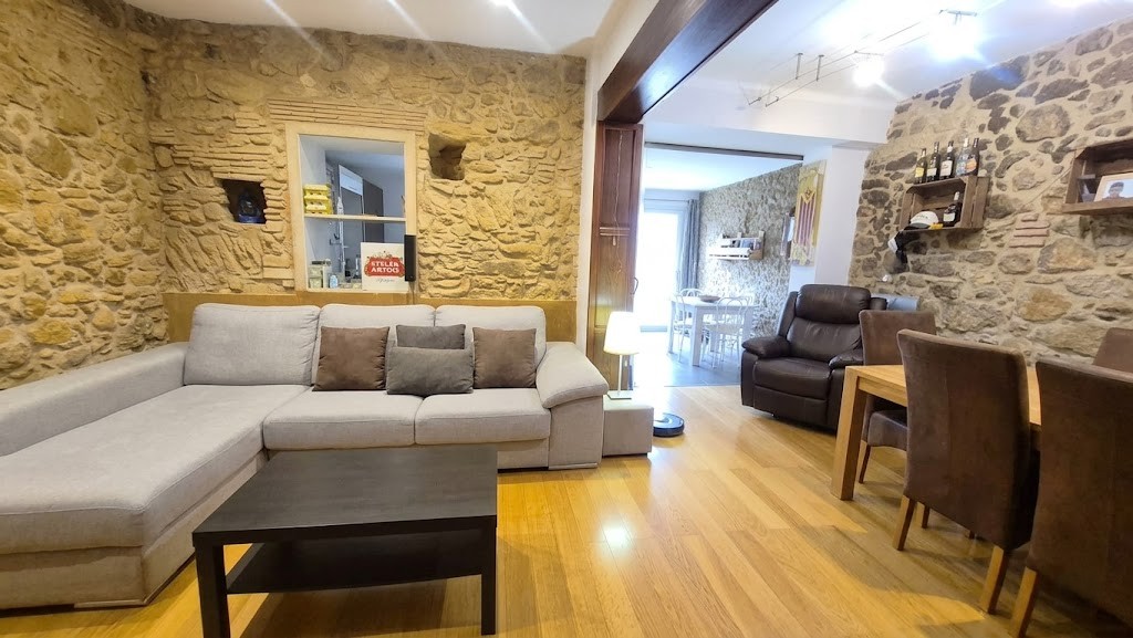 8054 - Casa de piedra en venta en el centro de Pals