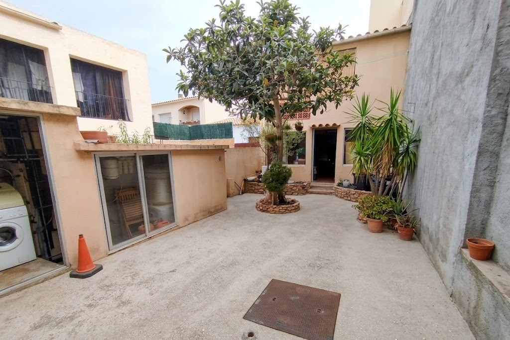 8054 - Casa de piedra en venta en el centro de Pals