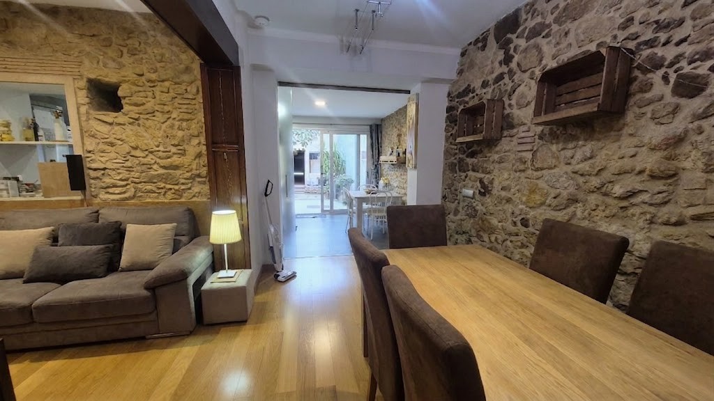 8054 - Casa de piedra en venta en el centro de Pals