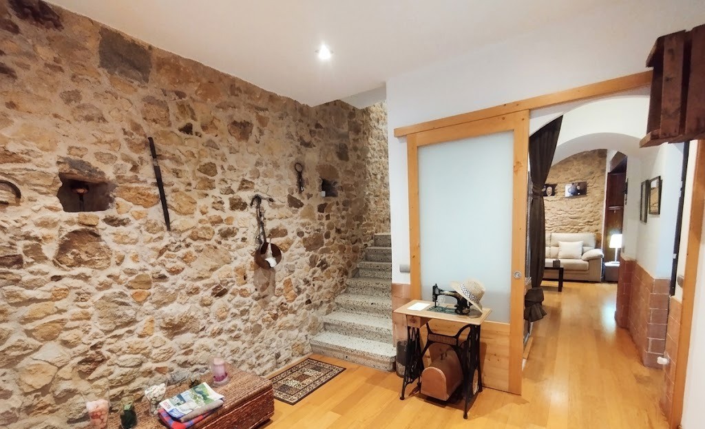 8054 - Casa de piedra en venta en el centro de Pals