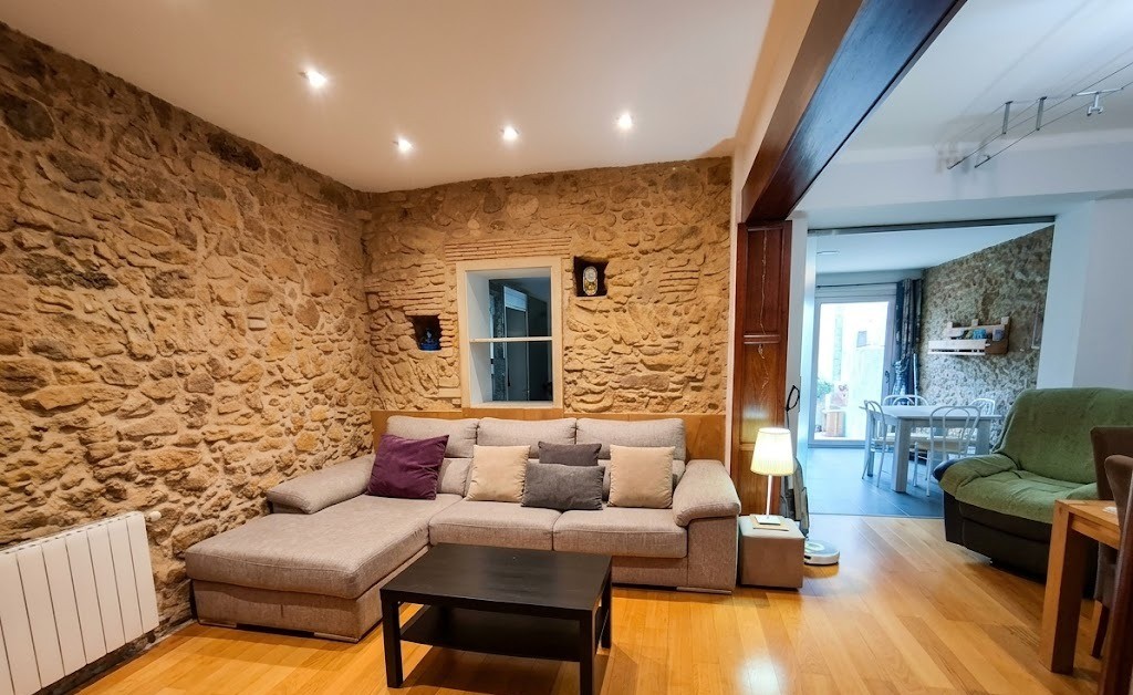 8054 - Casa de piedra en venta en el centro de Pals