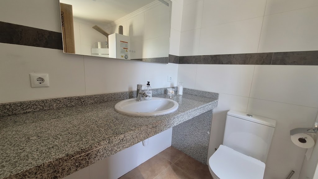 8055 - Haus zum Verkauf in Palafrugell, vollständig renoviert und zentral gelegen, mit großem Garage.