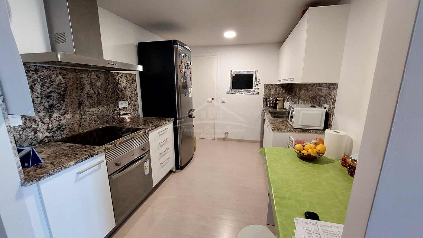 9054 - Bonito piso en venta con gran terraza en Palafrugell