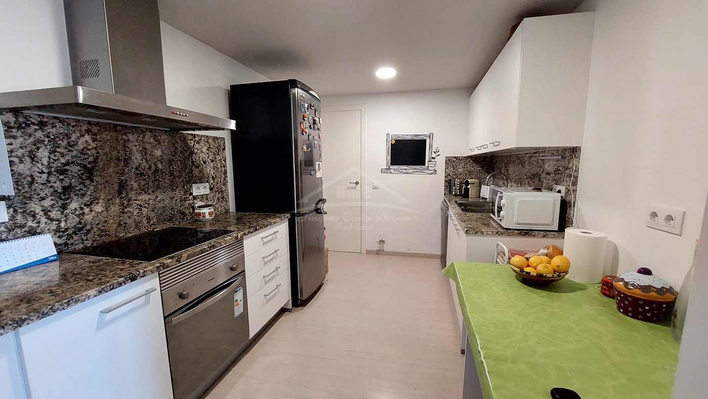 9054 - Bonito piso en venta con gran terraza en Palafrugell