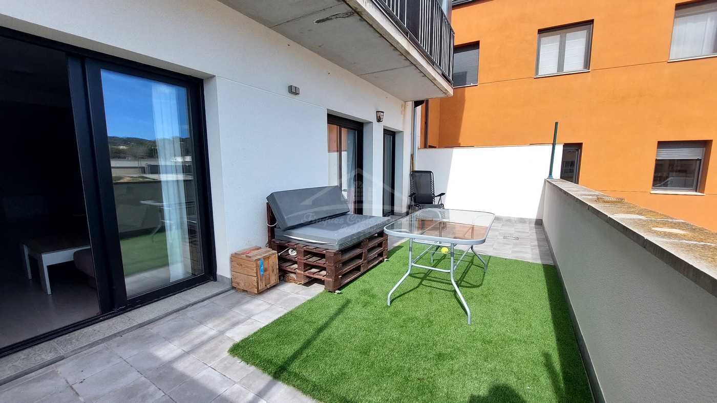 9054 - Bonito piso en venta con gran terraza en Palafrugell