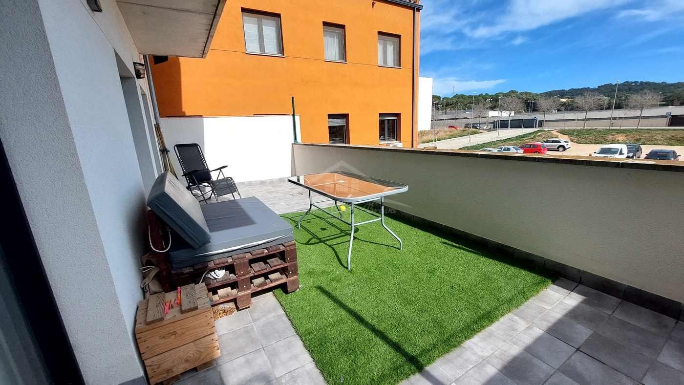 9054 - Bonito piso en venta con gran terraza en Palafrugell