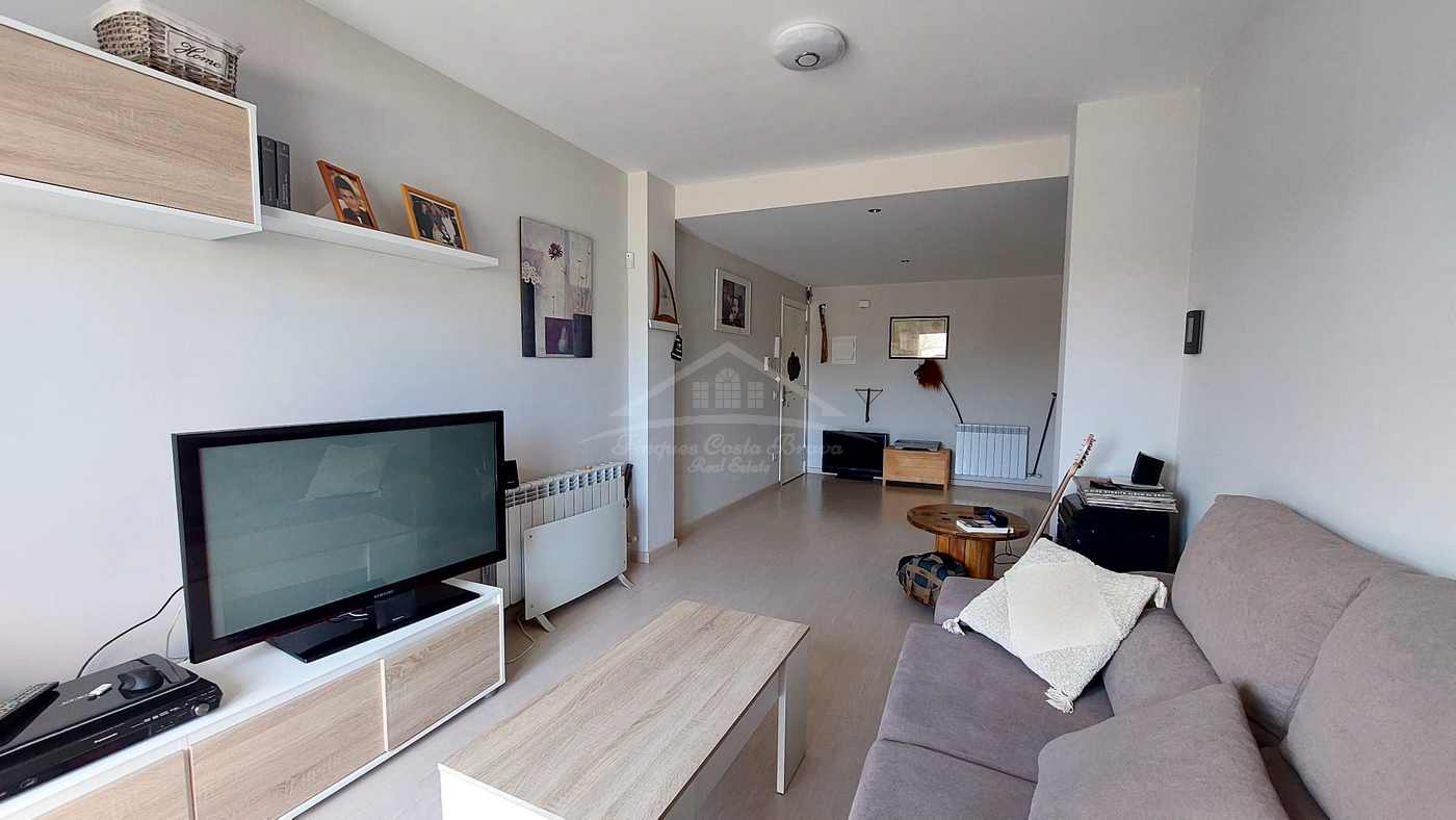 9054 - Bonito piso en venta con gran terraza en Palafrugell