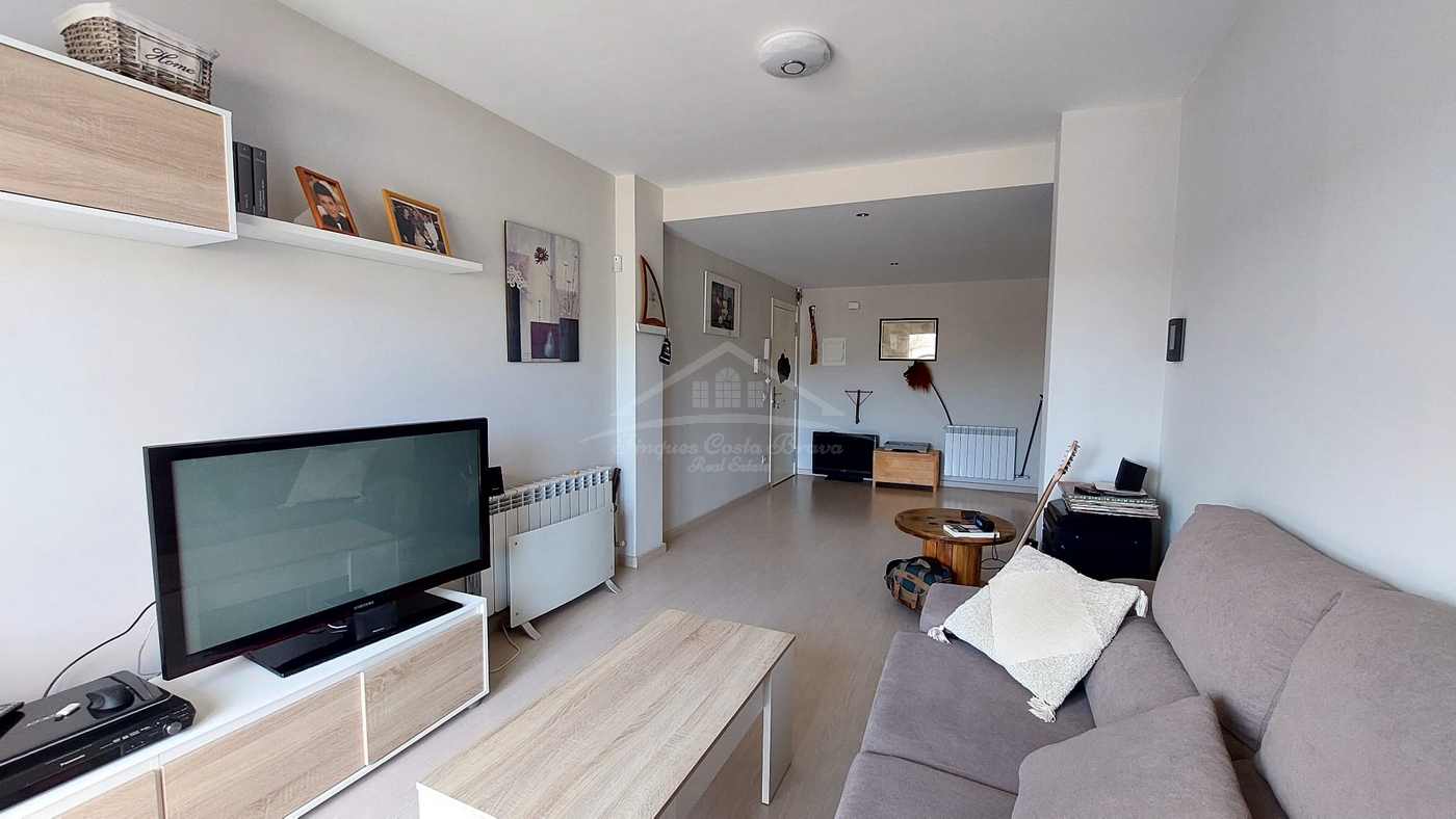 9054 - Bonito piso en venta con gran terraza en Palafrugell