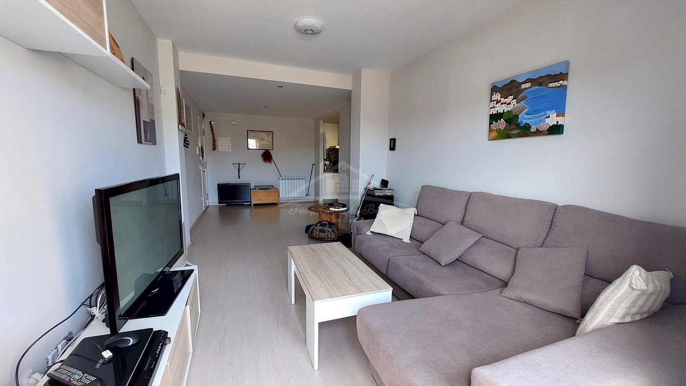 9054 - Bonito piso en venta con gran terraza en Palafrugell