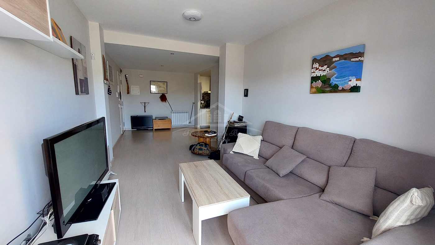 9054 - Bonito piso en venta con gran terraza en Palafrugell