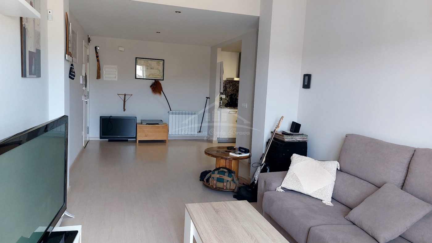 9054 - Bonito piso en venta con gran terraza en Palafrugell