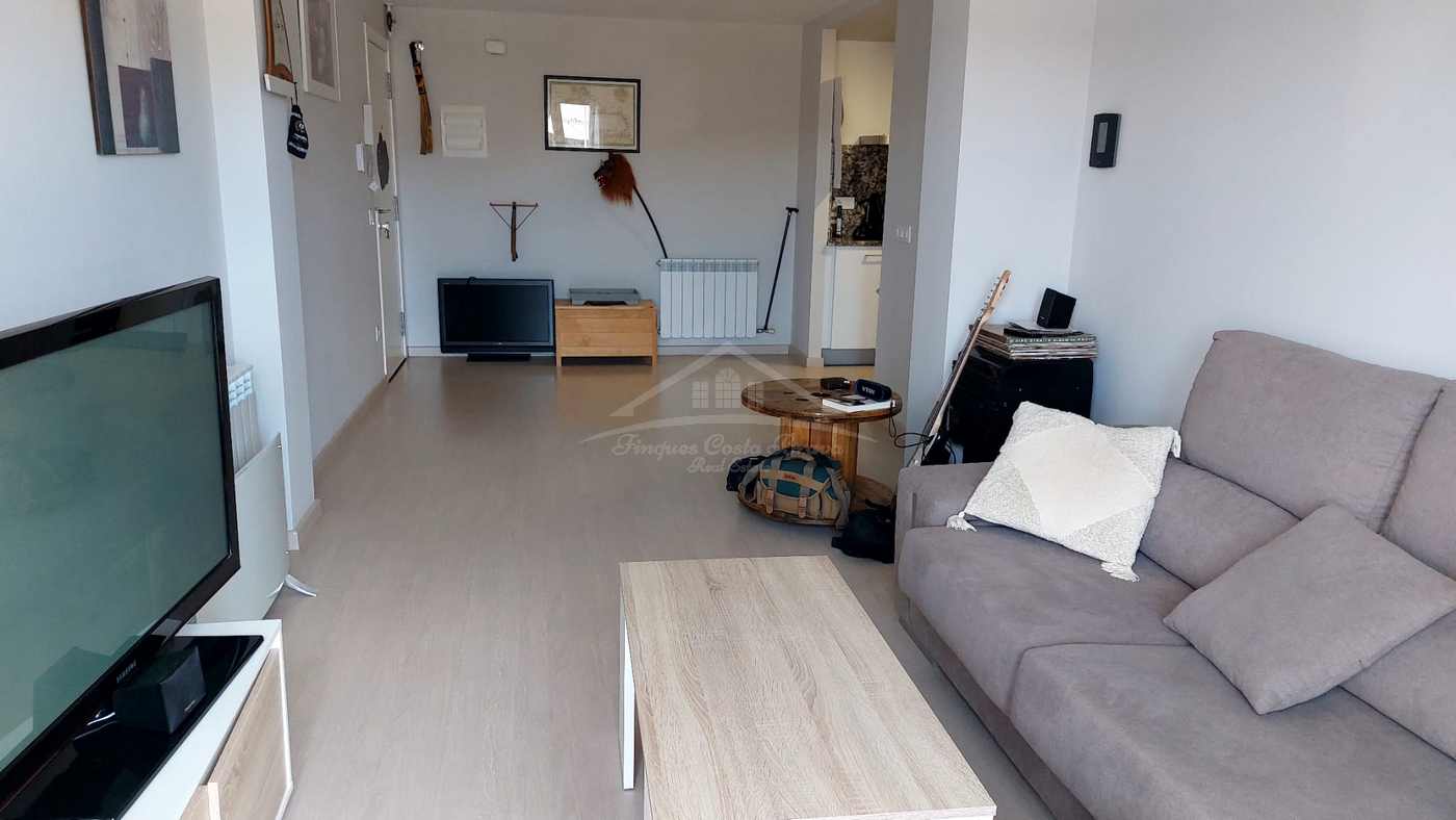 9054 - Bonito piso en venta con gran terraza en Palafrugell