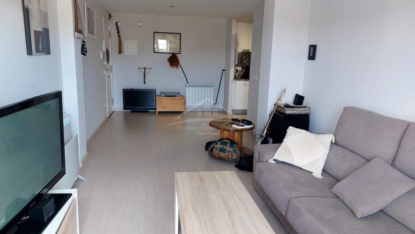 9054 - Bonito piso en venta con gran terraza en Palafrugell