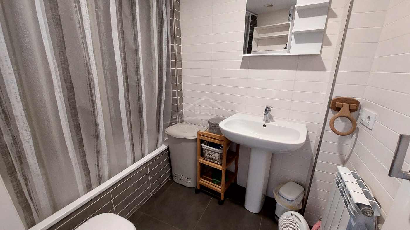 9054 - Bonito piso en venta con gran terraza en Palafrugell