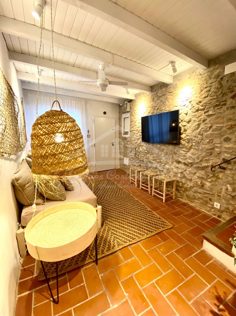 Gran oportunidad!! Venta de casa de piedra restaurada totalmente, equipada y amueblada con mucho encanto,  situada en el centro de Palafrugell.
