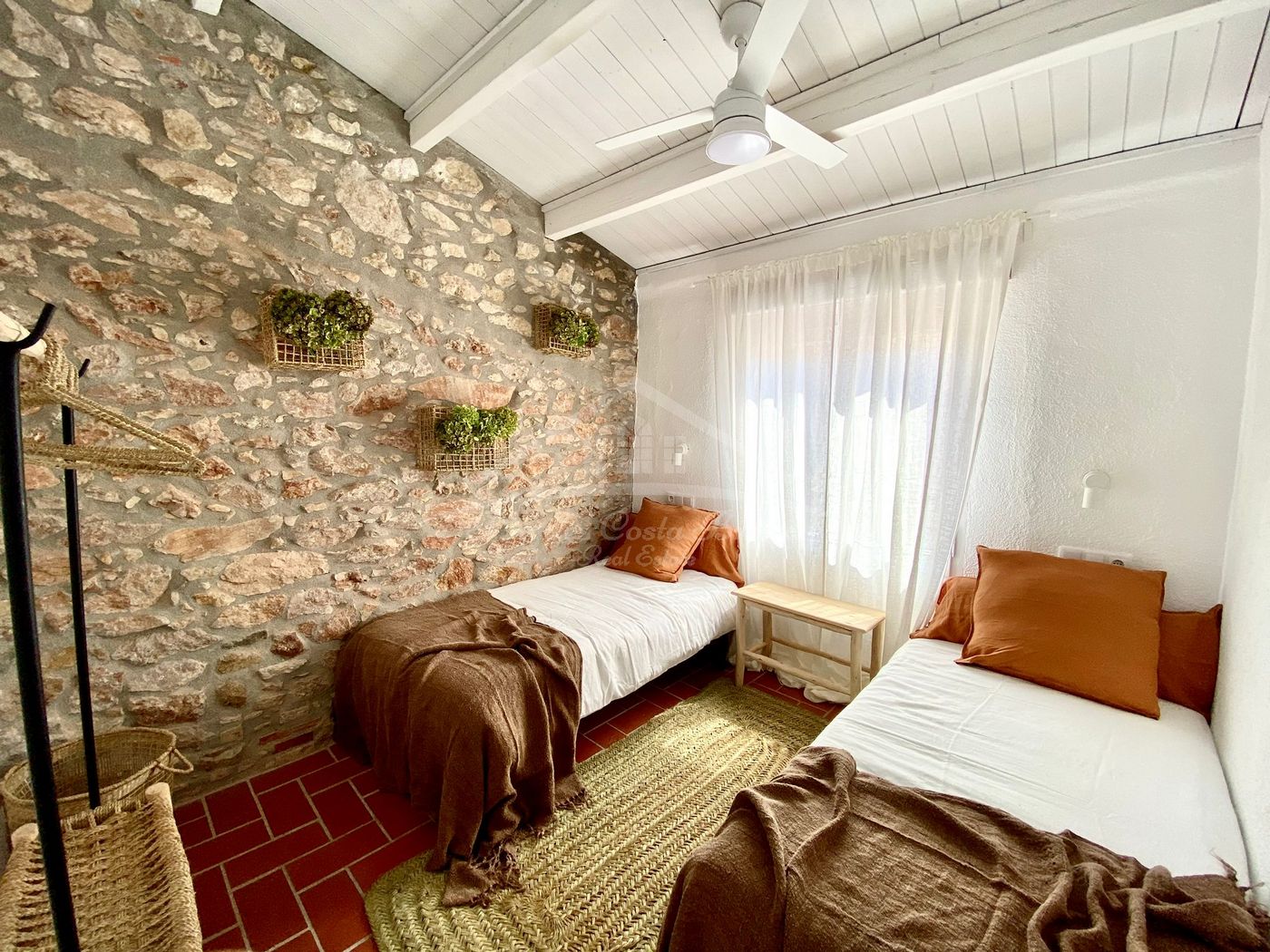 Gran oportunidad!! Venta de casa de piedra restaurada totalmente, equipada y amueblada con mucho encanto,  situada en el centro de Palafrugell.
