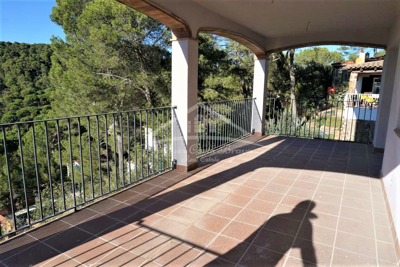 Huis te koop aan gloednieuw in begur met tuin en zwembad