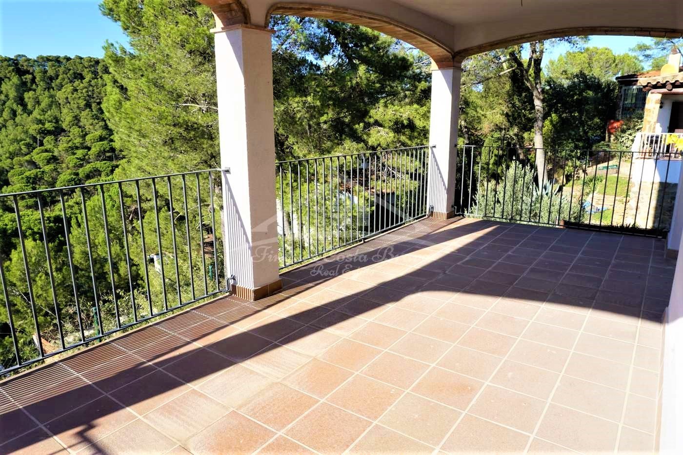 Huis te koop aan gloednieuw in begur met tuin en zwembad