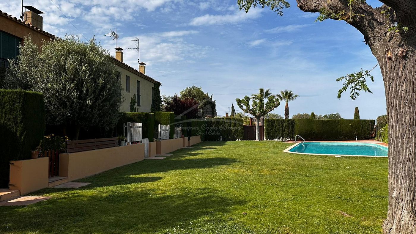Casa de pueblo en venta, en zona residencial situada en Vulpellac, Girona, Baix Empordà