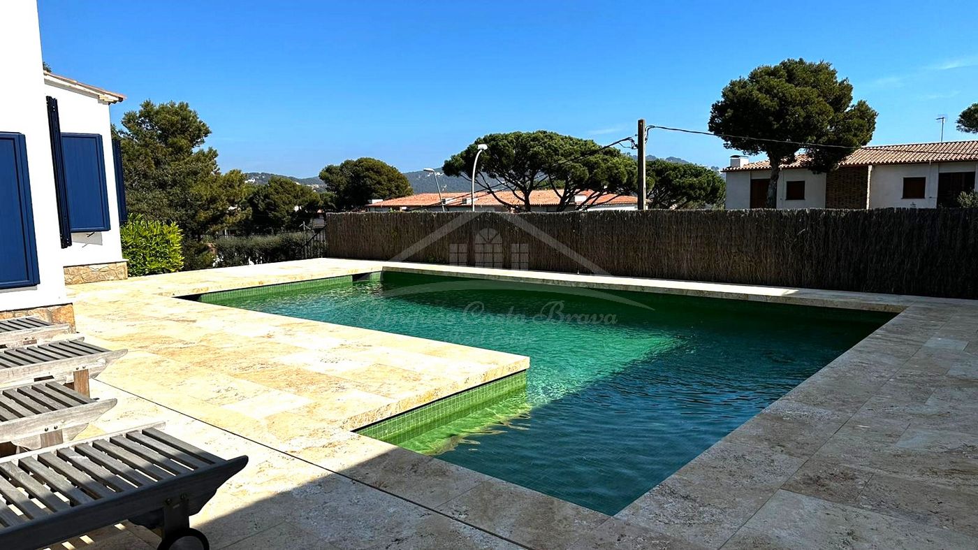 Chalet con piscina totalmente reformado muy cerca de la playa y el centro de Calella de Palafrugell